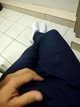 gatmoreno1 online show from January 9, 2026, 5:04 pm