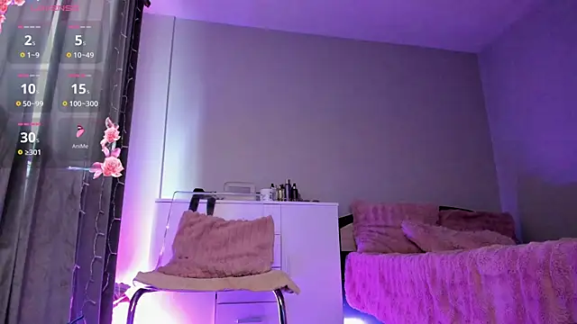 kyliejo18 online show from May 3, 2026, 4:40 am