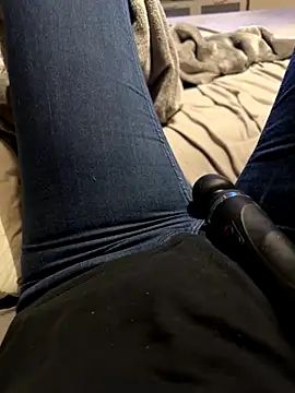 Ana-05 online show from October 13, 2025, 5:24 pm