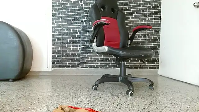 Snapshot of Amanda_whitee chatting on February 23, 2025, 5:12 am Amanda whitee online show from February 23, 2025, 5:12 am