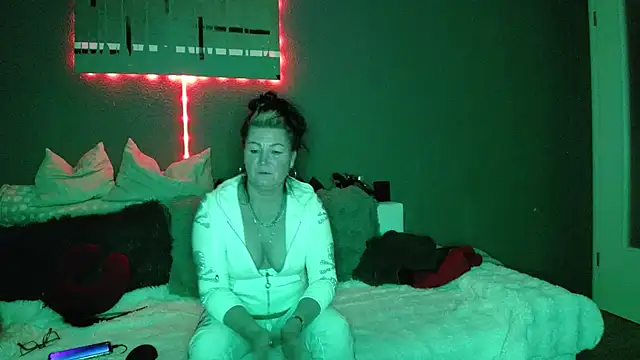 Missnikita6 online show from January 24, 2025, 5:53 pm
