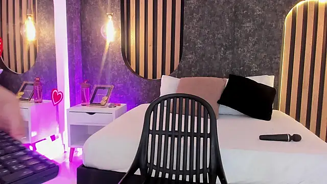 miss10 antonella online show from February 21, 2025, 8:05 pm