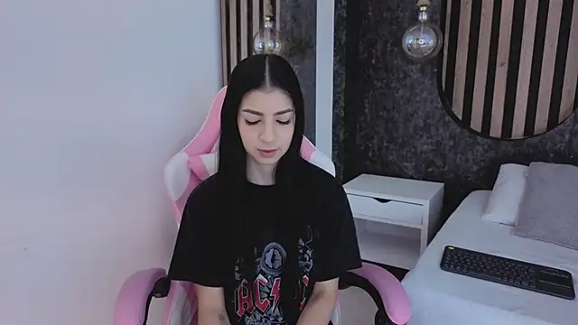 miss10 antonella online show from November 21, 2025, 11:53 am