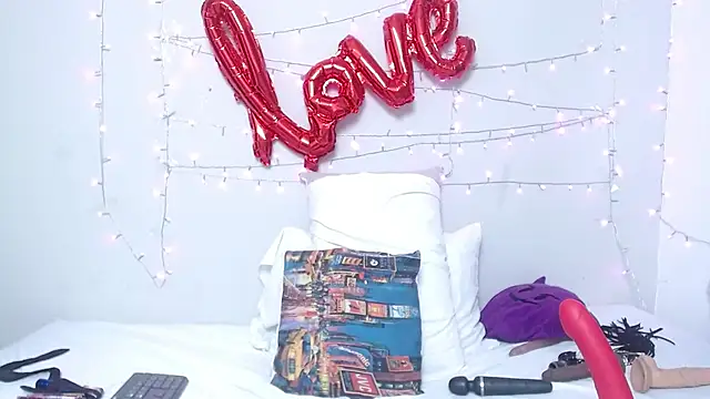 Nicol Love0 online show from February 27, 2025, 9:58 pm