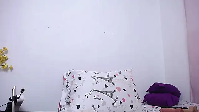 Nicol Love0 online show from October 8, 2025, 11:52 am