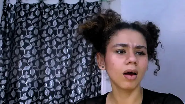 diamonmeli online show from March 3, 2025, 5:39 pm