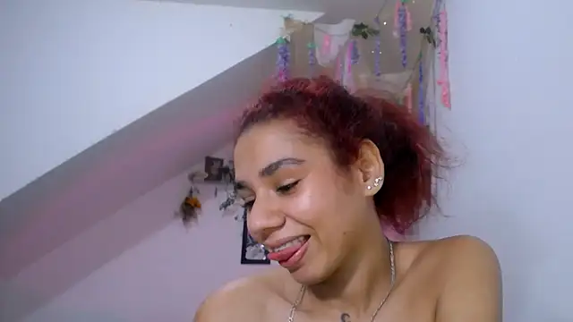 diamonmeli online show from March 13, 2025, 8:54 pm