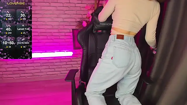 Snapshot of Tonya_Gray chatting on December 13, 2024, 2:05 pm Tonya Gray online show from December 13, 2024, 2:05 pm