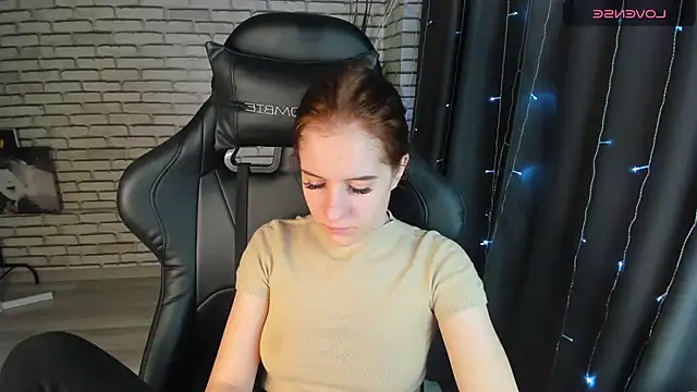 Snapshot of Tonya_Gray chatting on December 28, 2024, 4:19 am Tonya Gray online show from December 28, 2024, 4:19 am