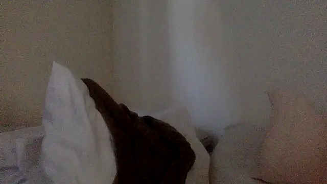 Snapshot of yeswewill13 chatting on October 18, 2025, 6:19 pm yeswewill13 online show from October 18, 2025, 6:19 pm