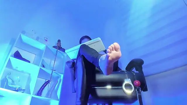 charlotte joliedart online show from November 13, 2025, 10:30 pm