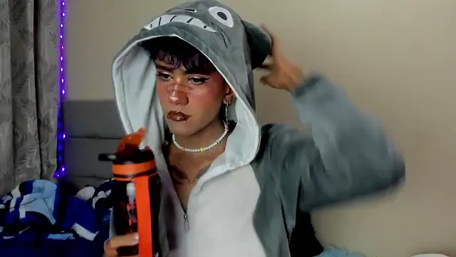 Snapshot of andrew_uwu_ chatting on December 21, 2025, 12:29 am andrew uwu online show from December 21, 2025, 12:29 am