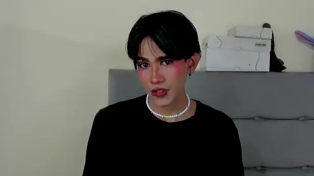 andrew uwu  online show from June 29, 2026, 10:43 pm