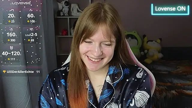 Snapshot of CassieJuice69 chatting on February 17, 2025, 10:25 pm CassieJuice69 online show from February 17, 2025, 10:25 pm