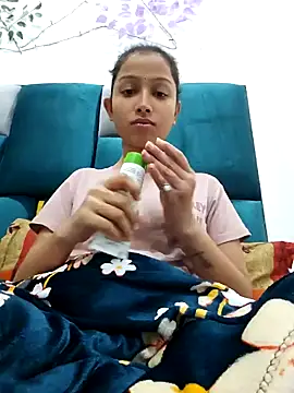 Snapshot of Aleena_Rai chatting on December 12, 2024, 5:26 pm Aleena Rai online show from December 12, 2024, 5:26 pm