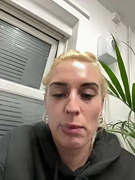 Snapshot of Barbie_26 chatting on December 5, 2024, 6:44 pm Barbie 26 online show from December 5, 2024, 6:44 pm