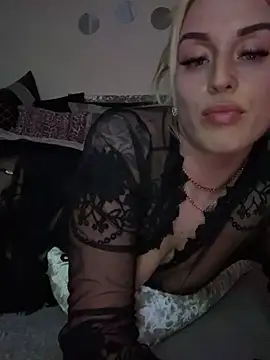 Snapshot of Barbie_26 chatting on January 1, 2025, 9:52 pm Barbie 26 online show from January 1, 2025, 9:52 pm