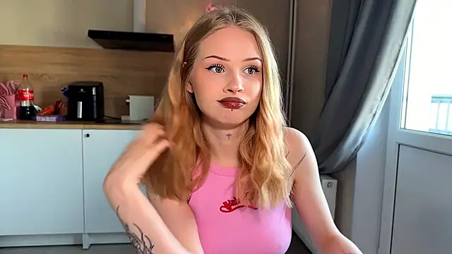 Snapshot of lisa_barbie chatting on April 19, 2026, 3:22 pm lisa barbie online show from April 19, 2026, 3:22 pm