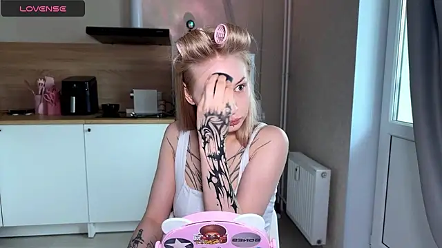 Snapshot of lisa_barbie chatting on May 14, 2026, 5:58 am lisa barbie online show from May 14, 2026, 5:58 am