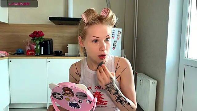 Snapshot of lisa_barbie chatting on May 17, 2026, 8:01 am lisa barbie online show from May 17, 2026, 8:01 am