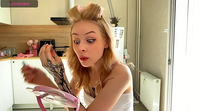 Snapshot of lisa_barbie chatting on May 19, 2026, 6:09 am lisa barbie online show from May 19, 2026, 6:09 am