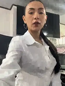 Amy Kiitty  online show from April 7, 2026, 2:06 pm