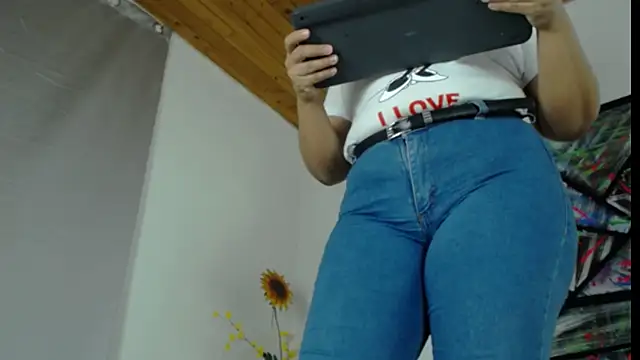 Iivana 19 online show from February 20, 2025, 4:03 pm