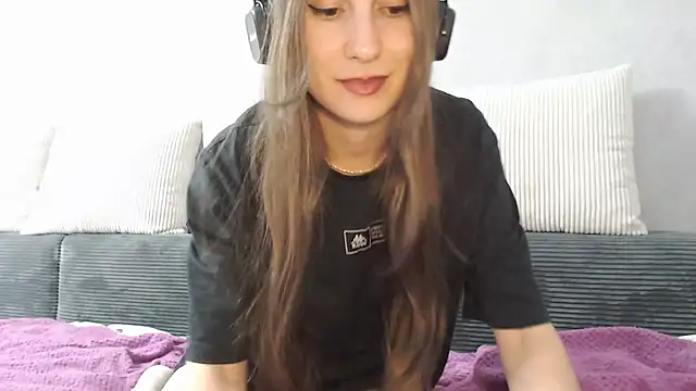 Snapshot of viviandaimond1 chatting on October 30, 2025, 6:19 pm viviandaimond1 online show from October 30, 2025, 6:19 pm