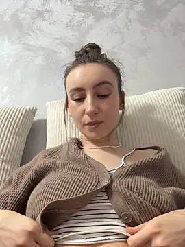 Snapshot of viviandaimond1 chatting on November 20, 2025, 4:40 pm viviandaimond1 online show from November 20, 2025, 4:40 pm