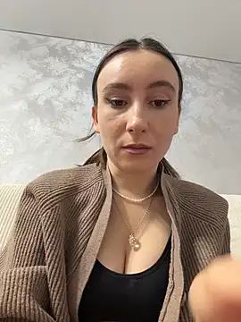 Snapshot of viviandaimond1 chatting on December 17, 2025, 5:08 pm viviandaimond1 online show from December 17, 2025, 5:08 pm