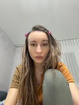 viviandaimond1 online show from April 7, 2026, 10:09 pm