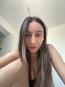 viviandaimond1 online show from May 13, 2026, 8:55 am