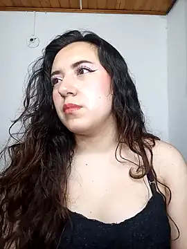 Snapshot of Emi_chik chatting on December 6, 2024, 1:18 am Emi chik online show from December 6, 2024, 1:18 am