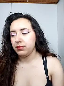 Snapshot of Emi_chik chatting on December 6, 2024, 4:36 am Emi chik online show from December 6, 2024, 4:36 am