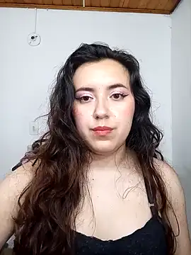 Snapshot of Emi_chik chatting on December 7, 2024, 12:30 am Emi chik online show from December 7, 2024, 12:30 am