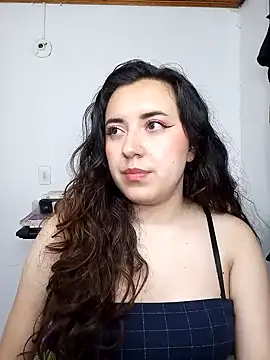 Snapshot of Emi_chik chatting on December 14, 2024, 5:40 am Emi chik online show from December 14, 2024, 5:40 am