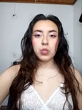 Snapshot of Emi_chik chatting on December 15, 2024, 1:46 am Emi chik online show from December 15, 2024, 1:46 am