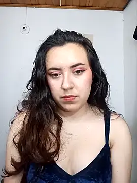 Snapshot of Emi_chik chatting on December 20, 2024, 2:08 am Emi chik online show from December 20, 2024, 2:08 am