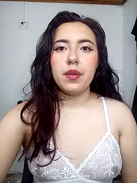 Snapshot of Emi_chik chatting on January 5, 2025, 2:06 am Emi chik online show from January 5, 2025, 2:06 am