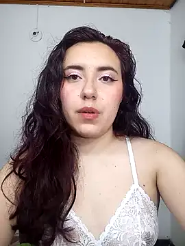 Snapshot of Emi_chik chatting on January 11, 2025, 10:51 am Emi chik online show from January 11, 2025, 10:51 am