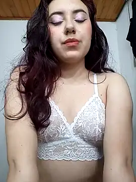 Snapshot of Emi_chik chatting on January 12, 2025, 2:56 am Emi chik online show from January 12, 2025, 2:56 am