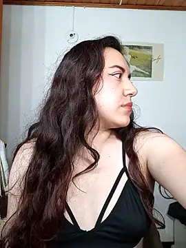 Snapshot of Emi_chik chatting on October 5, 2025, 11:41 am Emi chik online show from October 5, 2025, 11:41 am