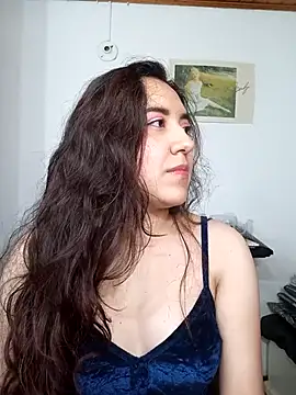 Snapshot of Emi_chik chatting on October 15, 2025, 10:48 am Emi chik online show from October 15, 2025, 10:48 am