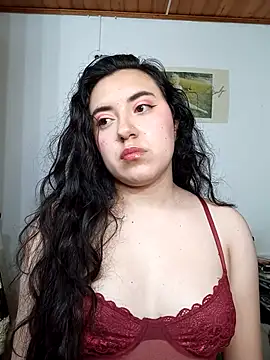 Snapshot of Emi_chik chatting on November 28, 2025, 11:02 am Emi chik online show from November 28, 2025, 11:02 am