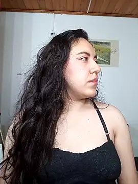 Snapshot of Emi_chik chatting on December 18, 2025, 9:59 am Emi chik online show from December 18, 2025, 9:59 am