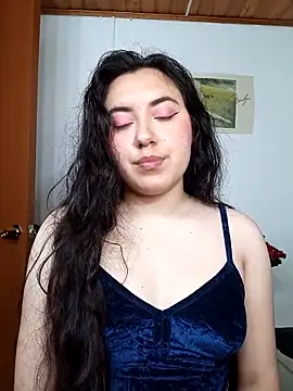 Snapshot of Emi_chik chatting on January 7, 2026, 11:01 am Emi chik online show from January 7, 2026, 11:01 am