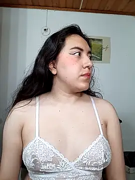 Snapshot of Emi_chik chatting on January 11, 2026, 9:58 am Emi chik online show from January 11, 2026, 9:58 am