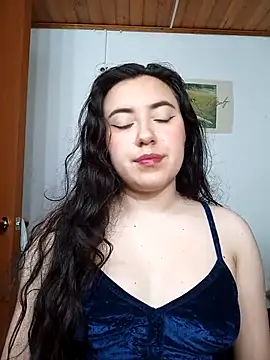 Snapshot of Emi_chik chatting on February 4, 2026, 10:43 am Emi chik online show from February 4, 2026, 10:43 am