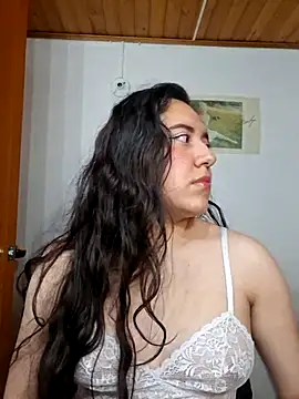 Snapshot of Emi_chik chatting on February 28, 2026, 10:38 am Emi chik online show from February 28, 2026, 10:38 am