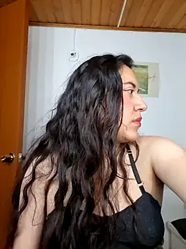 Emi chik online show from March 12, 2026, 11:16 am